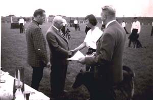 Doris und Rex auf einer Auslesepr&uuml;fung